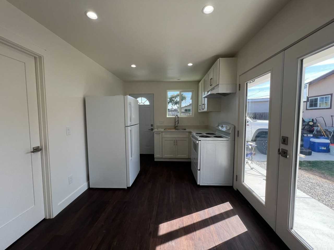 1217 Amador Ave - Photo 2 of 8