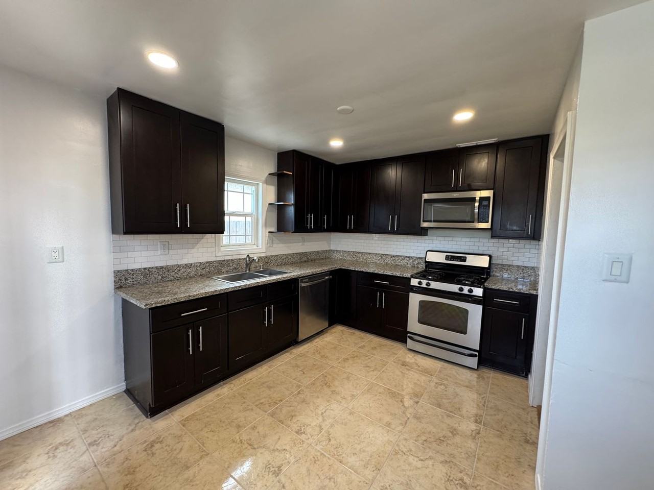 611 1/2 W Imperial Hwy - Photo 3 of 20