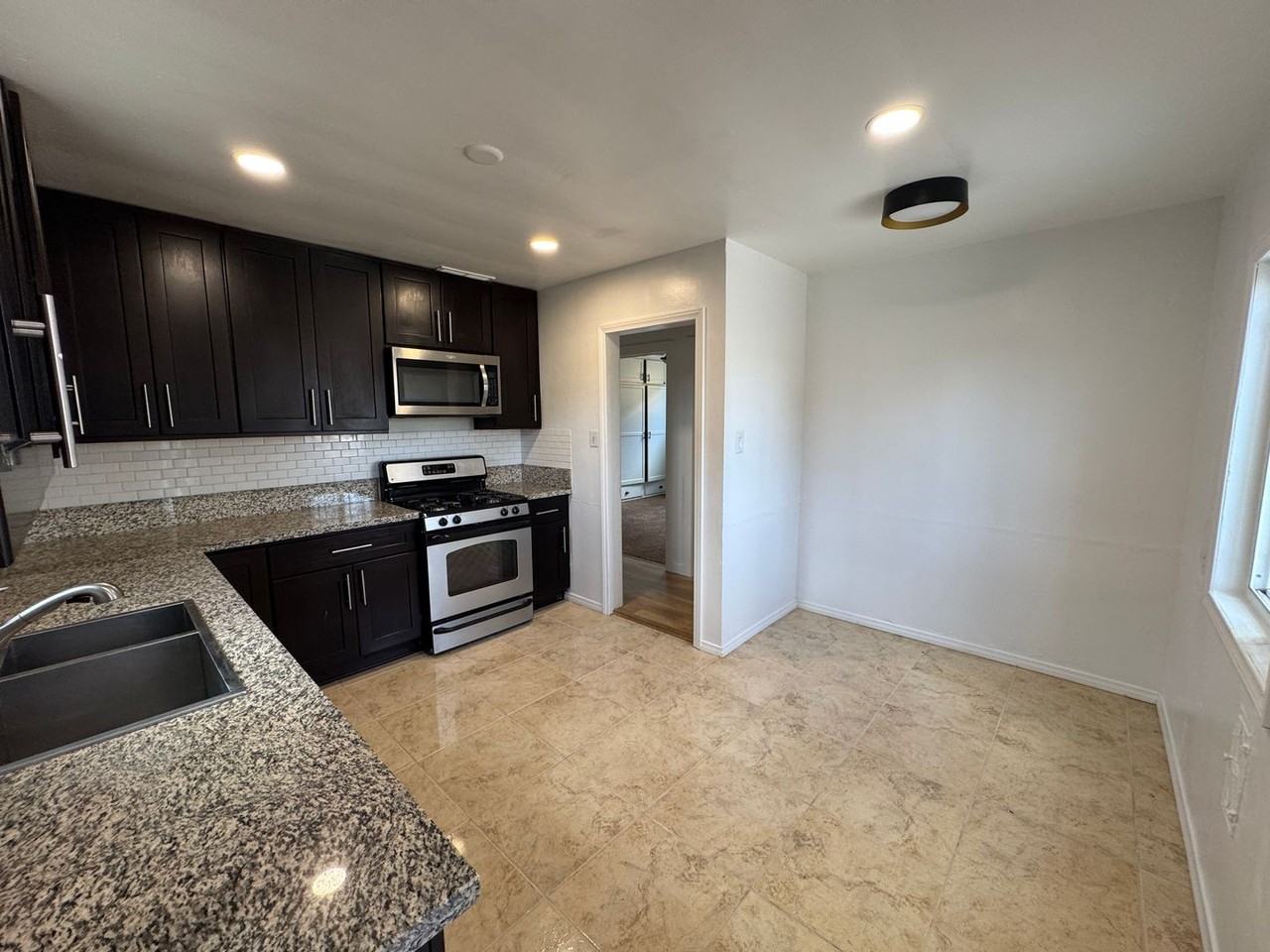 611 1/2 W Imperial Hwy - Photo 4 of 20