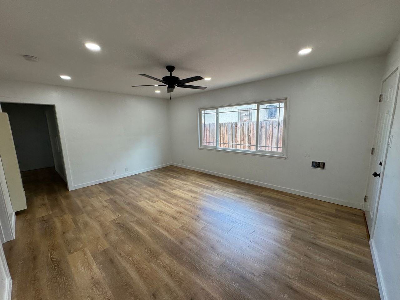 611 1/2 W Imperial Hwy - Photo 6 of 20