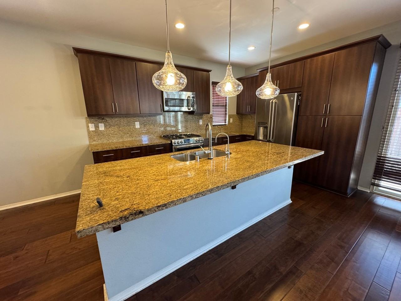 345 Dahlia Way - Photo 3 of 26