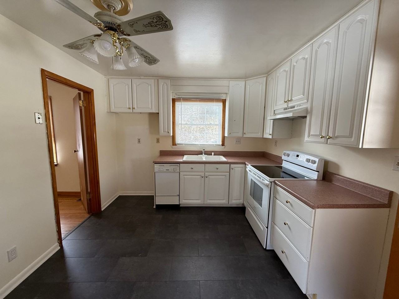 4211 Teejay Dr Nw - Photo 3 of 8