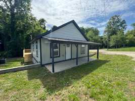 featured image of 415 Spring Ct