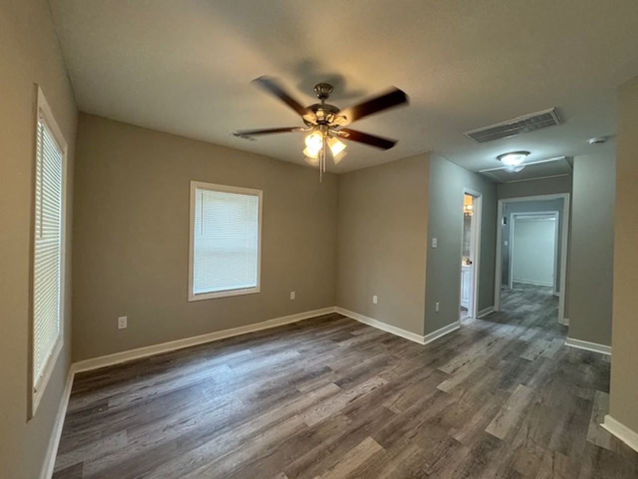 415 Spring Ct - Photo 3 of 9