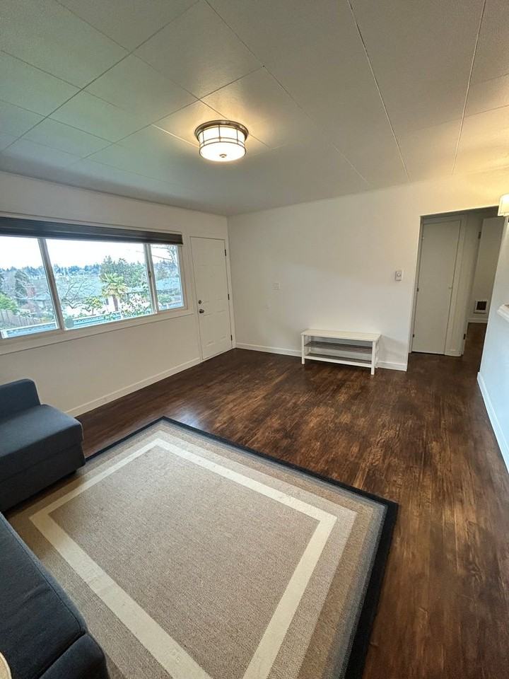 8826 22nd Ave Sw - Photo 3 of 19