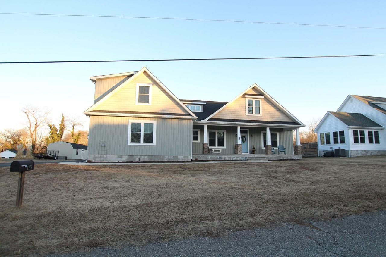 115 Collins St - Photo 2 of 29