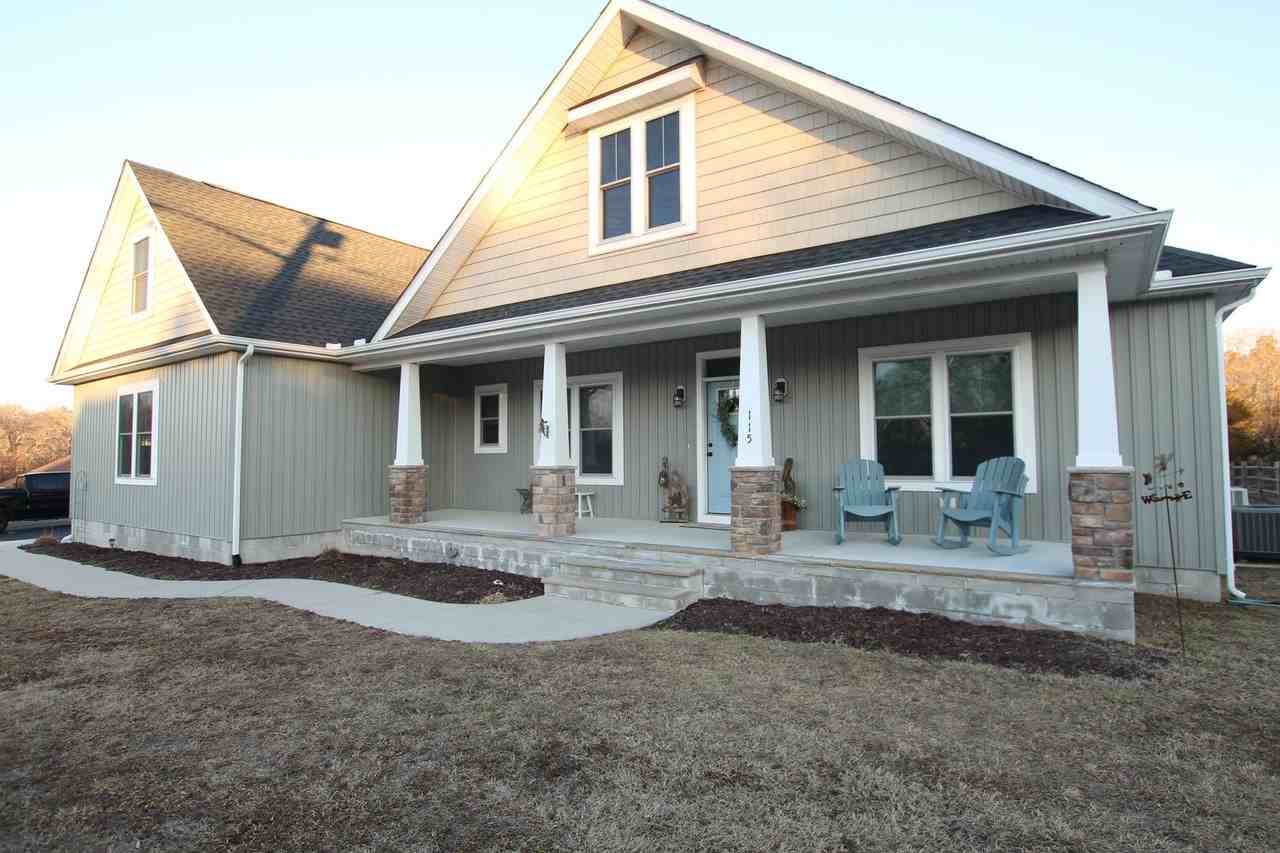 115 Collins St - Photo 3 of 29