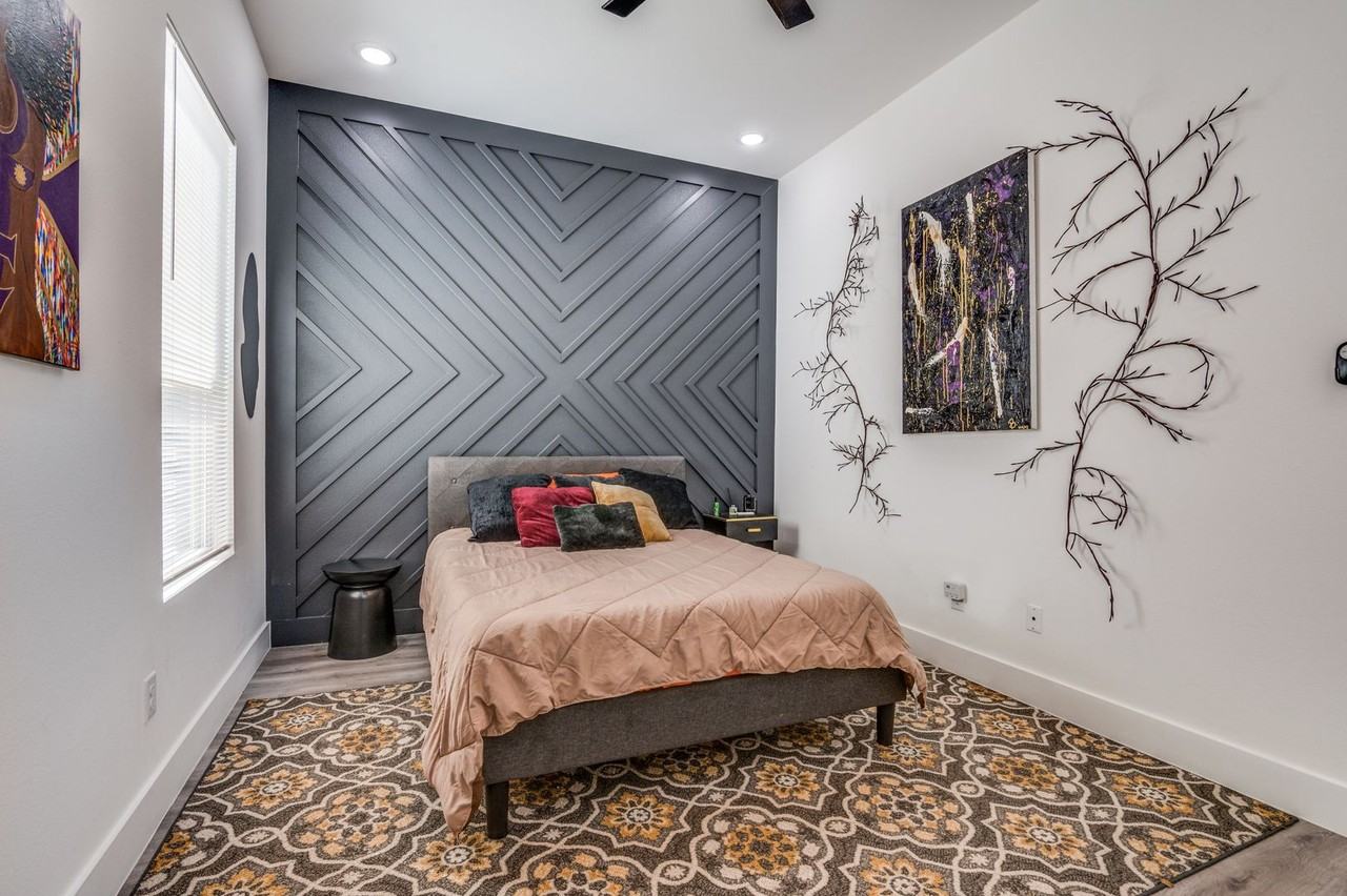 2223 Anderson St - Photo 6 of 10