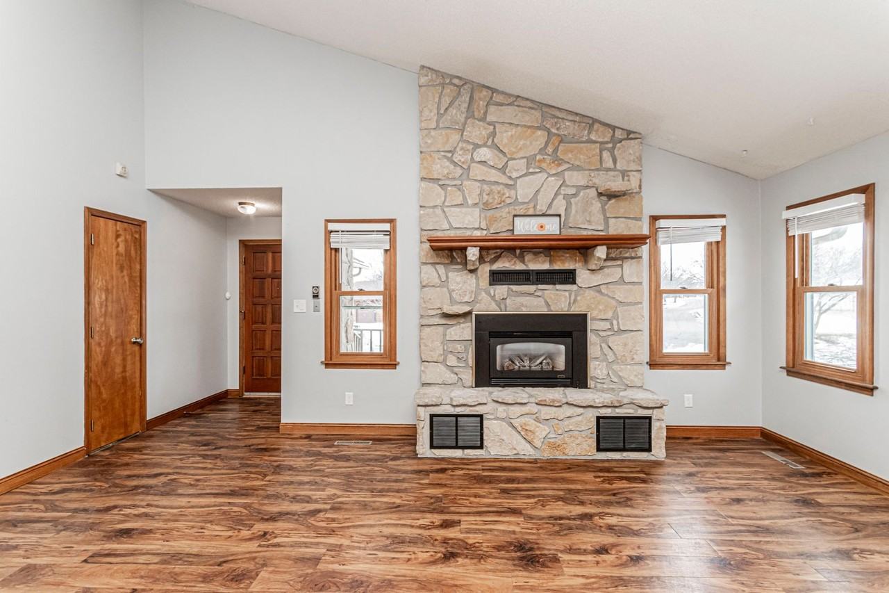 2107 Snowbird Dr - Photo 4 of 50