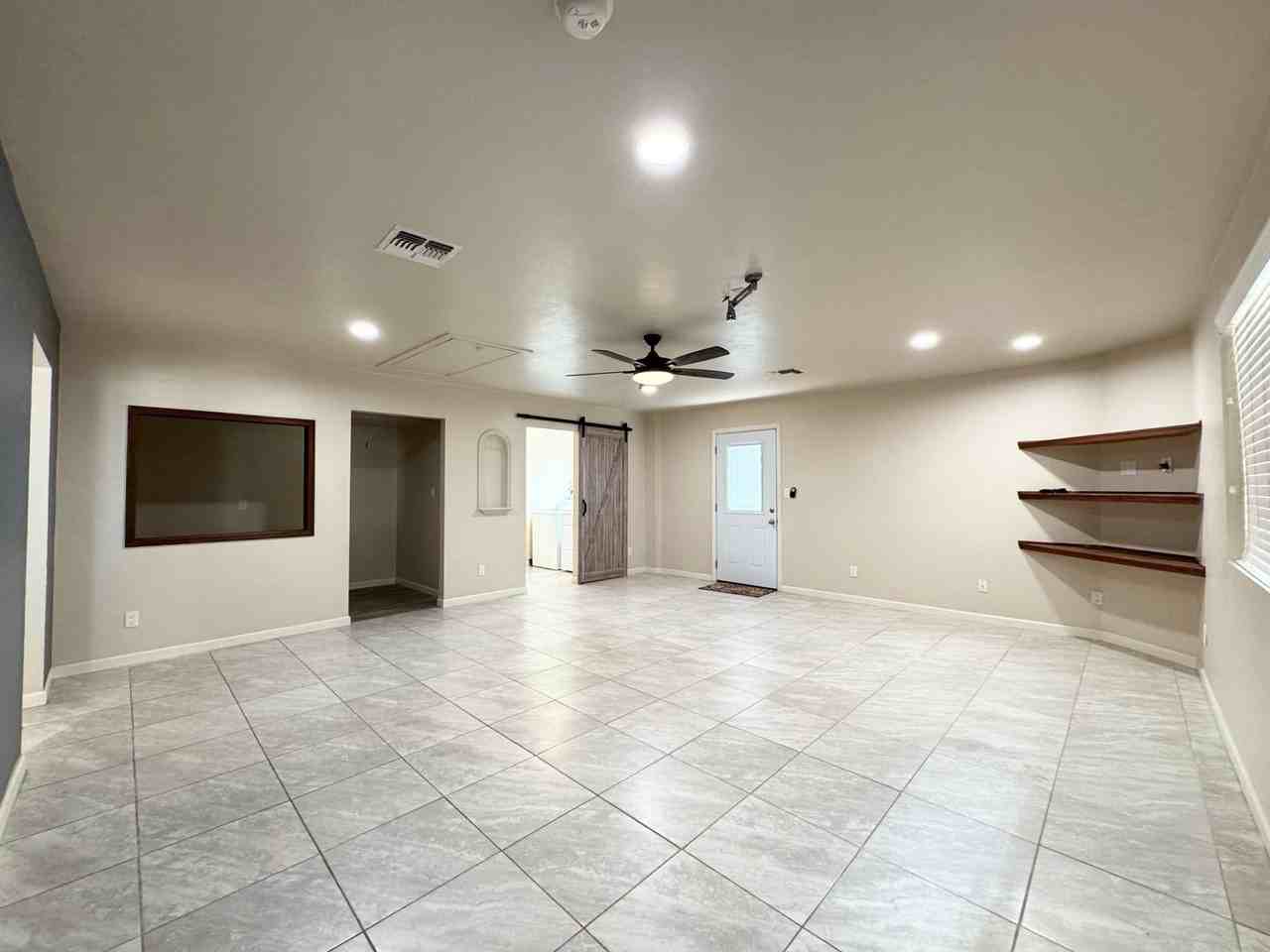 1327 Yucca Dr - Photo 4 of 25