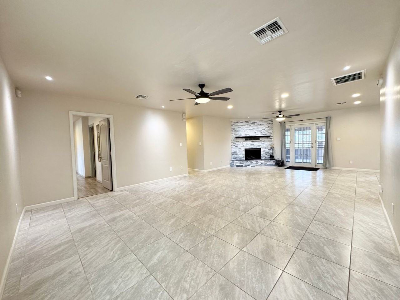 1327 Yucca Dr - Photo 6 of 25