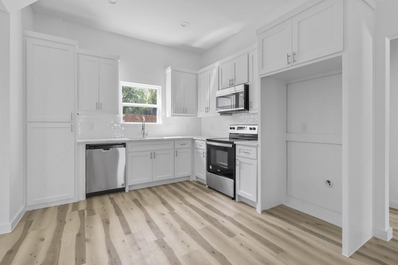 3507 Marshall St #C - Photo 6 of 30