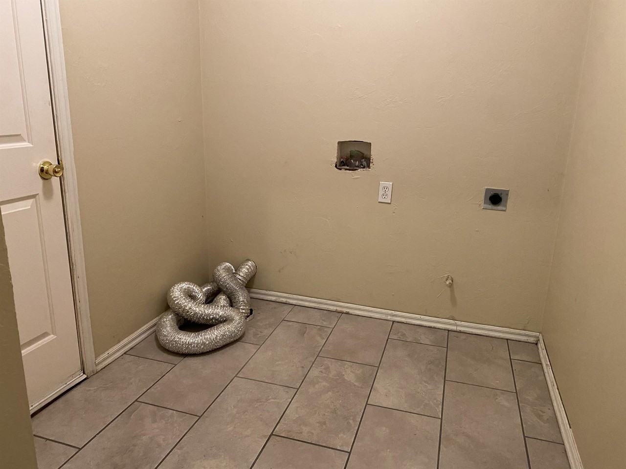 5901 Se 88th St - Photo 4 of 21