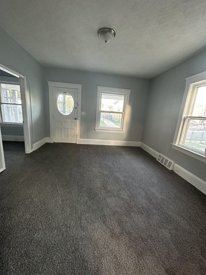 3336 W 54th St - Photo 2 of 12