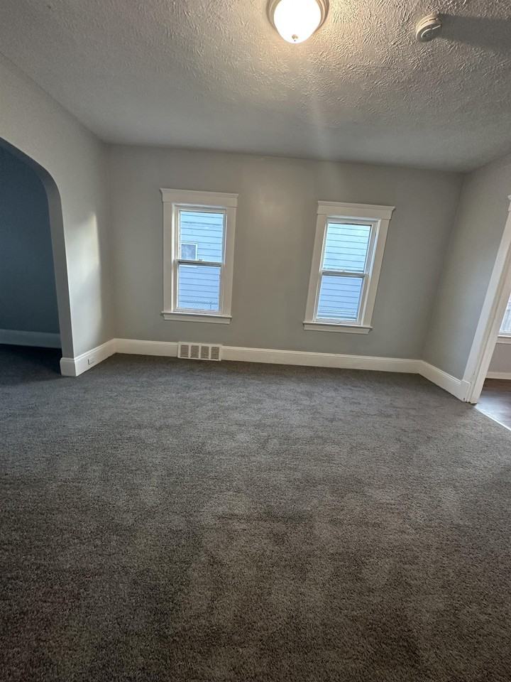 3336 W 54th St - Photo 4 of 12