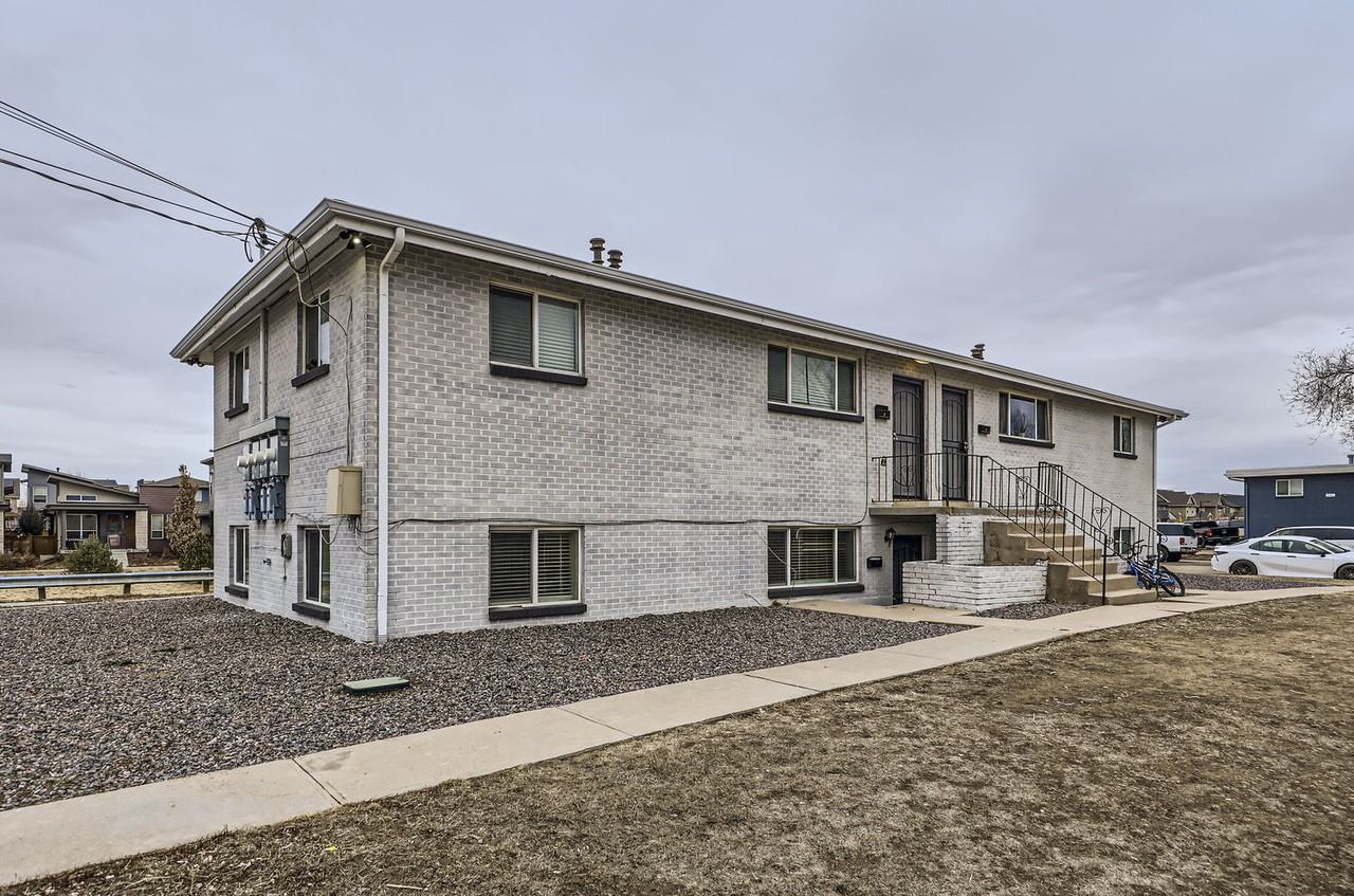 2545 Kenton St #B - Photo 2 of 12