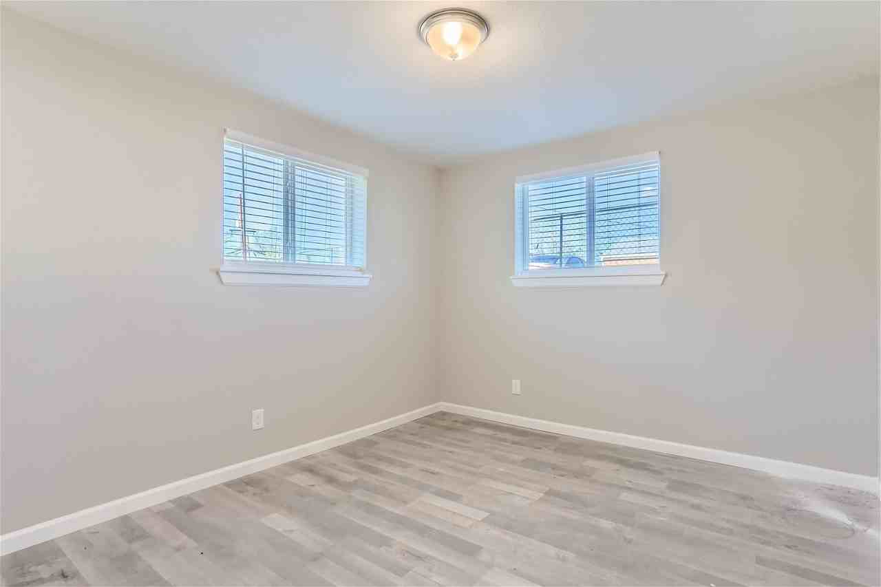 2545 Kenton St #B - Photo 6 of 12
