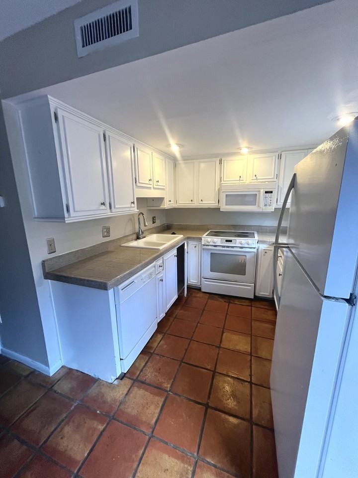 3104 Harrison Ave #1 - Photo 4 of 12