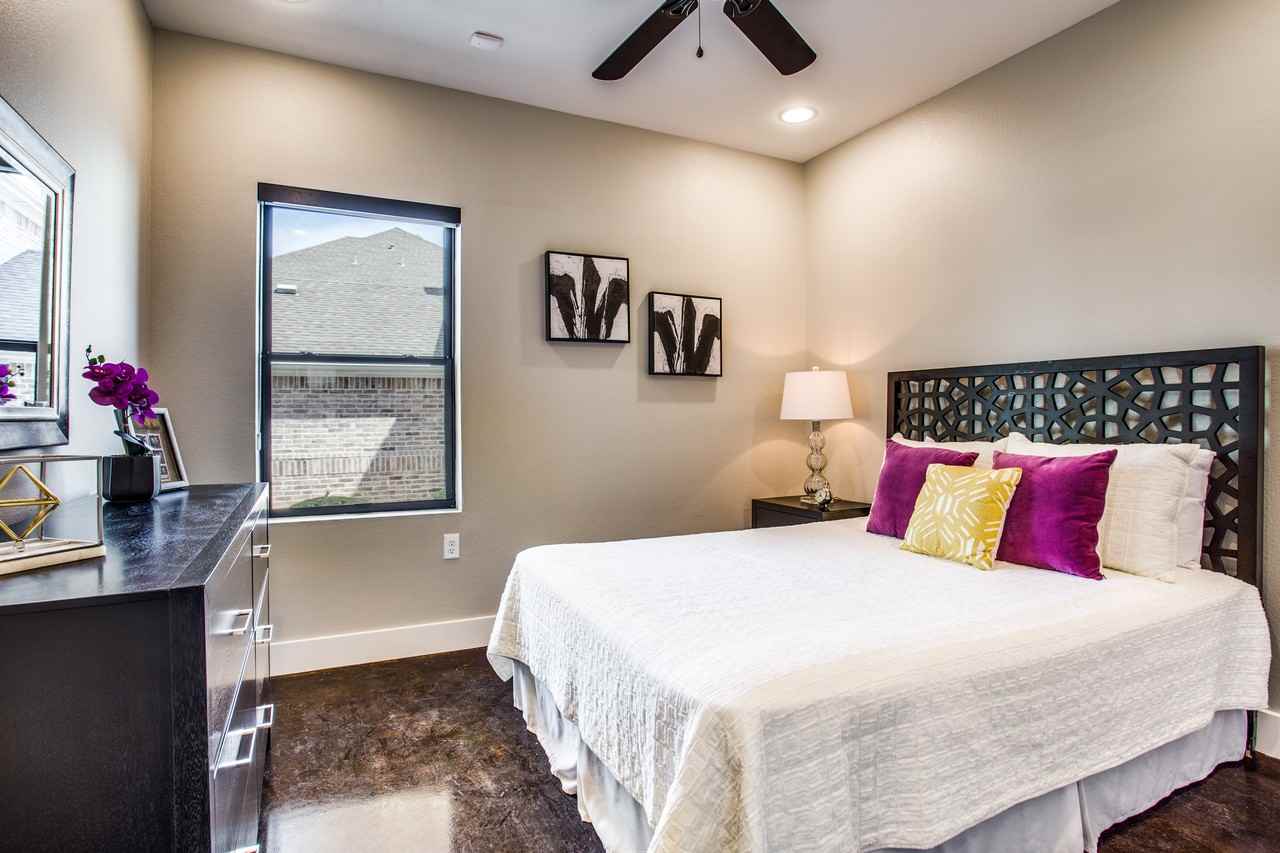 3137 Lubbock Ave - Photo 4 of 10