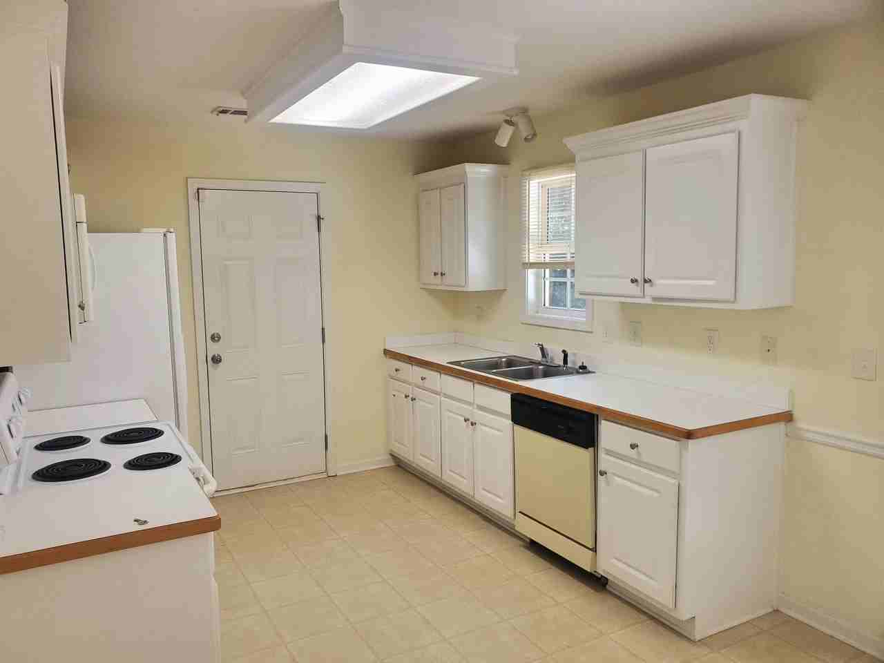 139 Mckenzie Dr - Photo 2 of 12