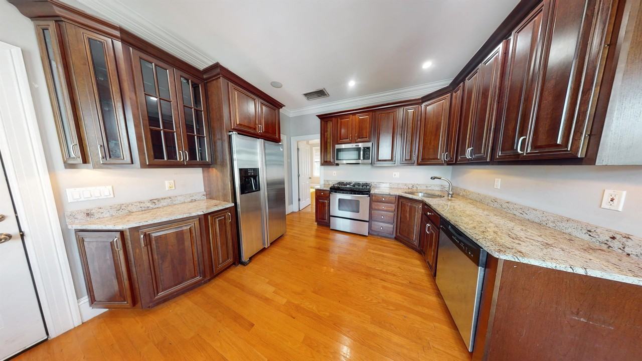 32 Ward Streetward Street #2 - Photo 5 of 14
