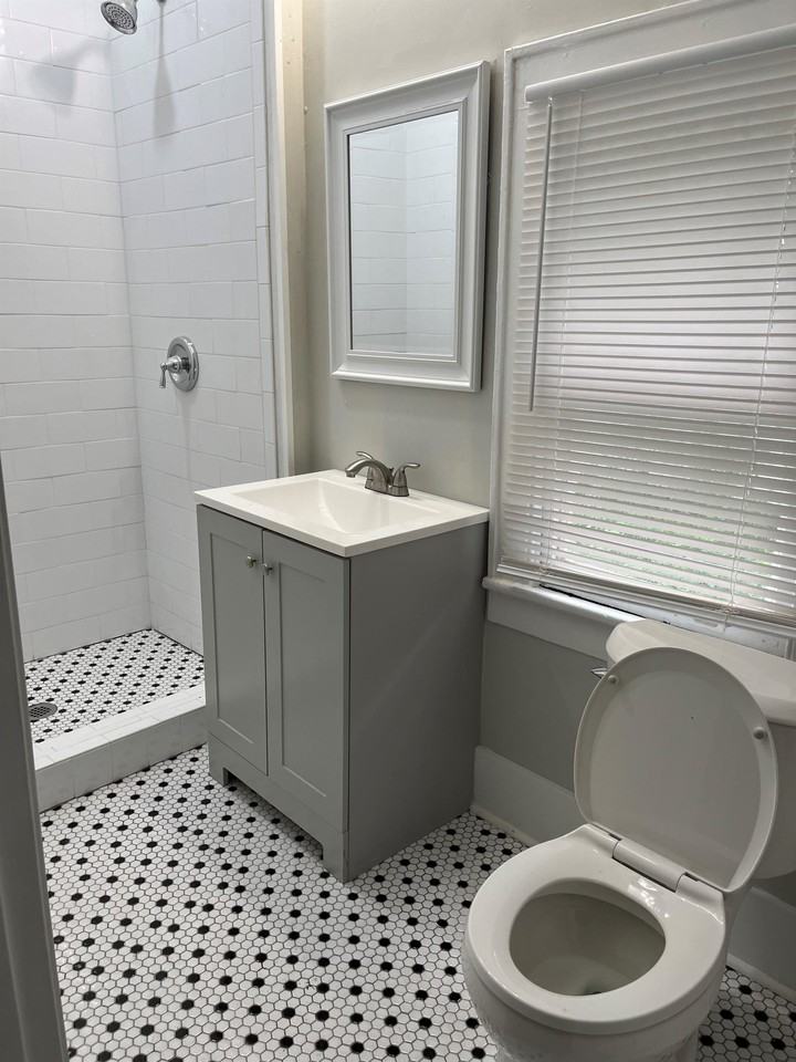 535 E 37th St - Photo 3 of 18