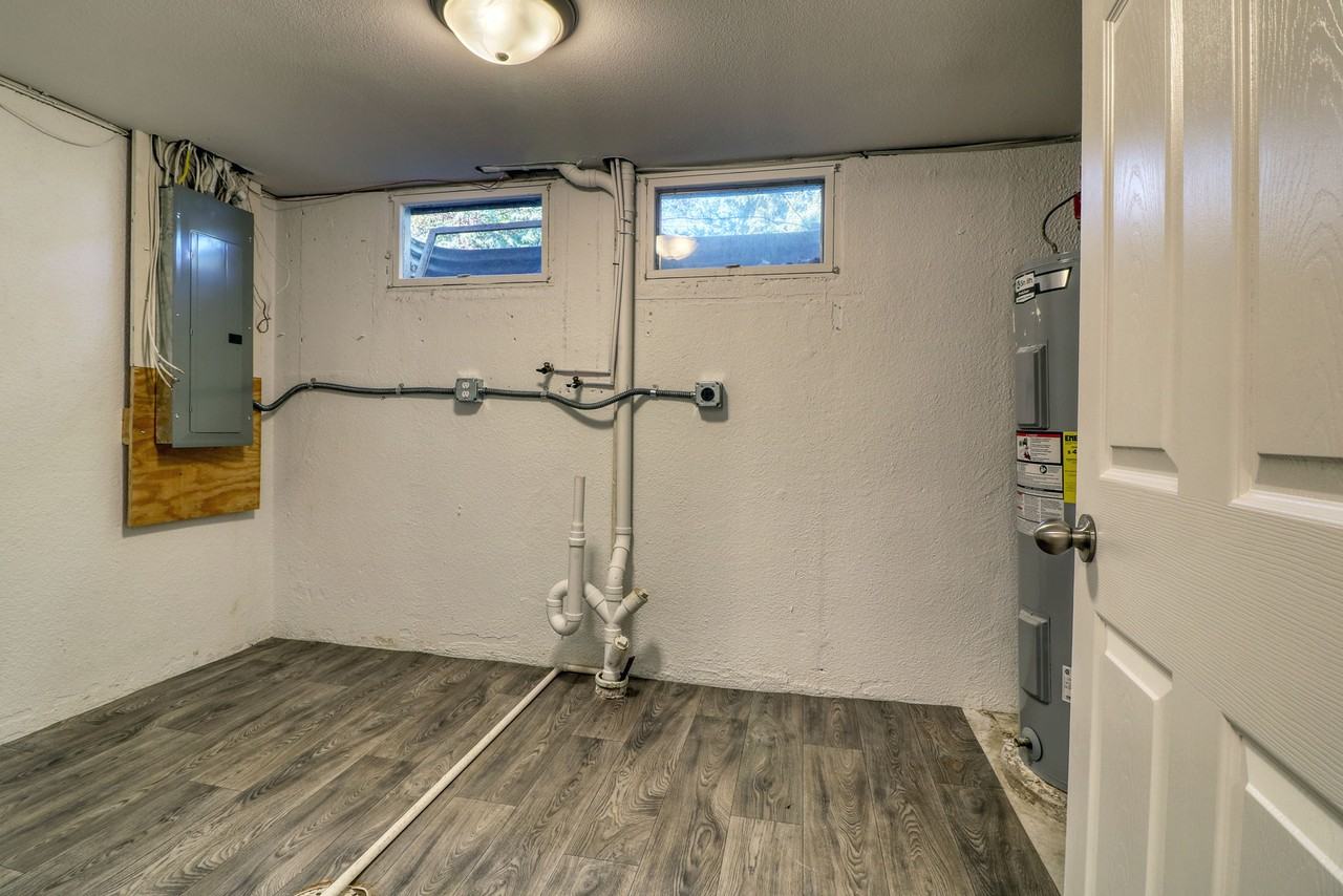 1817 14th St S - Photo 3 of 40