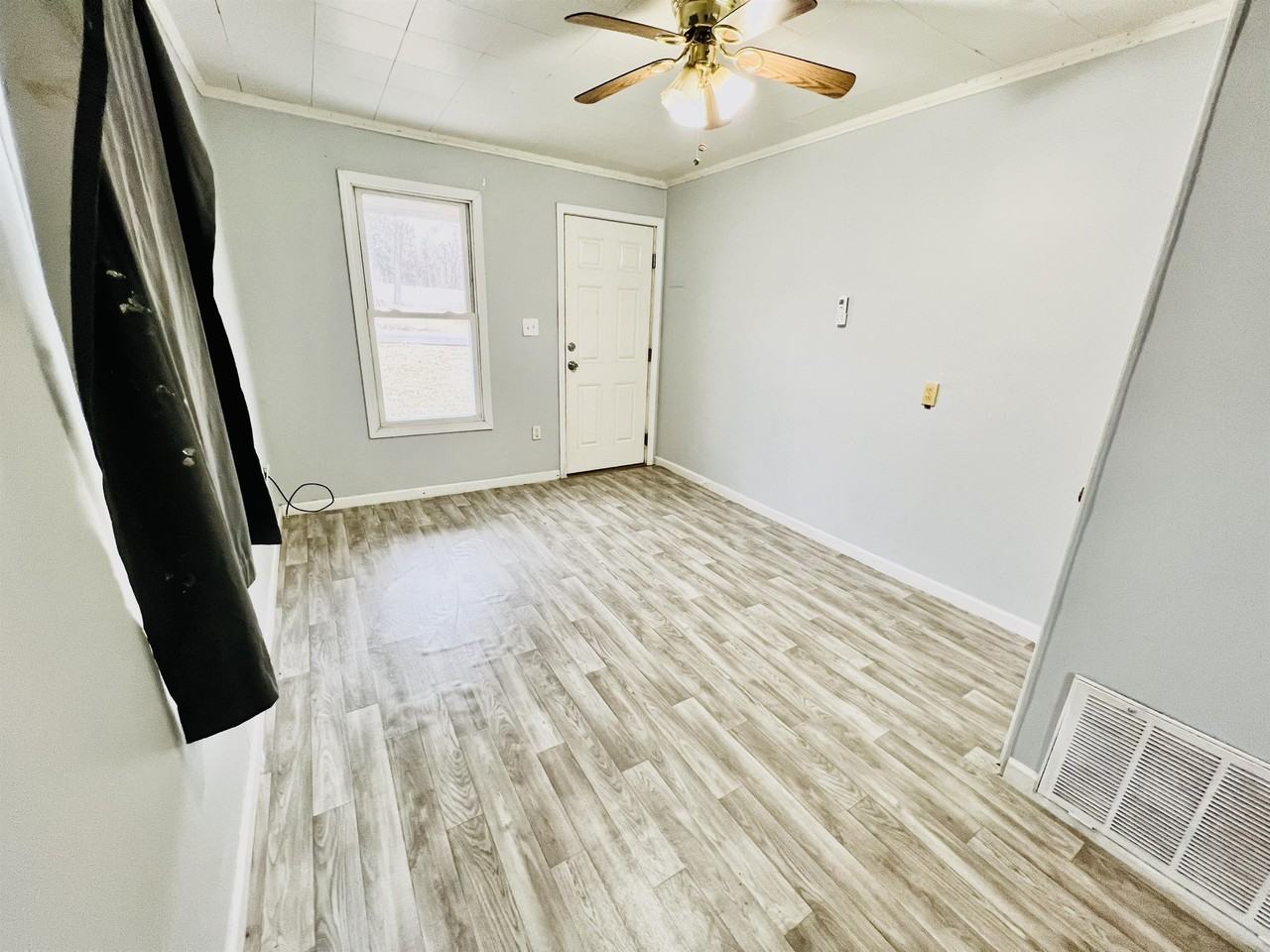 1521 Elmont Rd - Photo 3 of 10