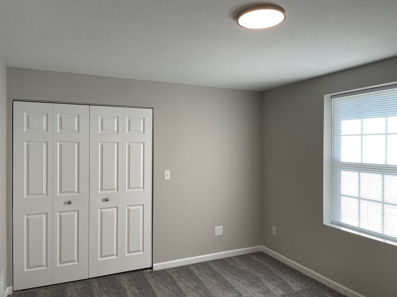 736 Washington St - Photo 4 of 50