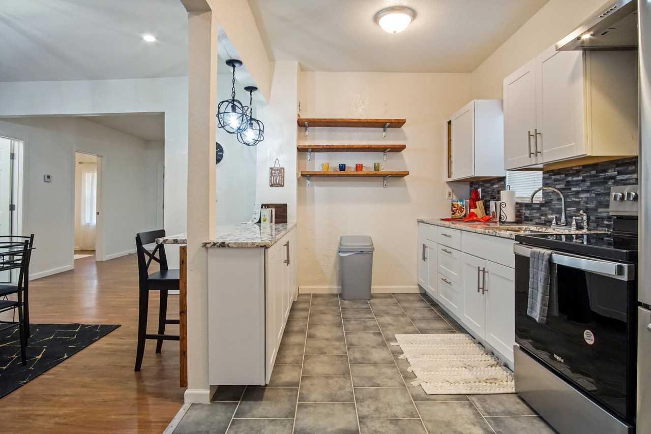 2118 N Prospect Ave - Photo 2 of 34