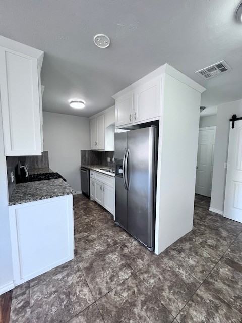 704 Ne 31st St - Photo 4 of 16