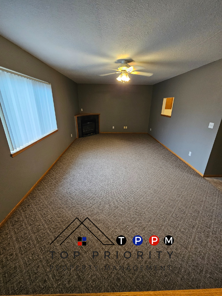 507 Cedar St - Photo 2 of 12