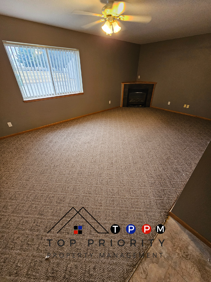 507 Cedar St - Photo 3 of 12