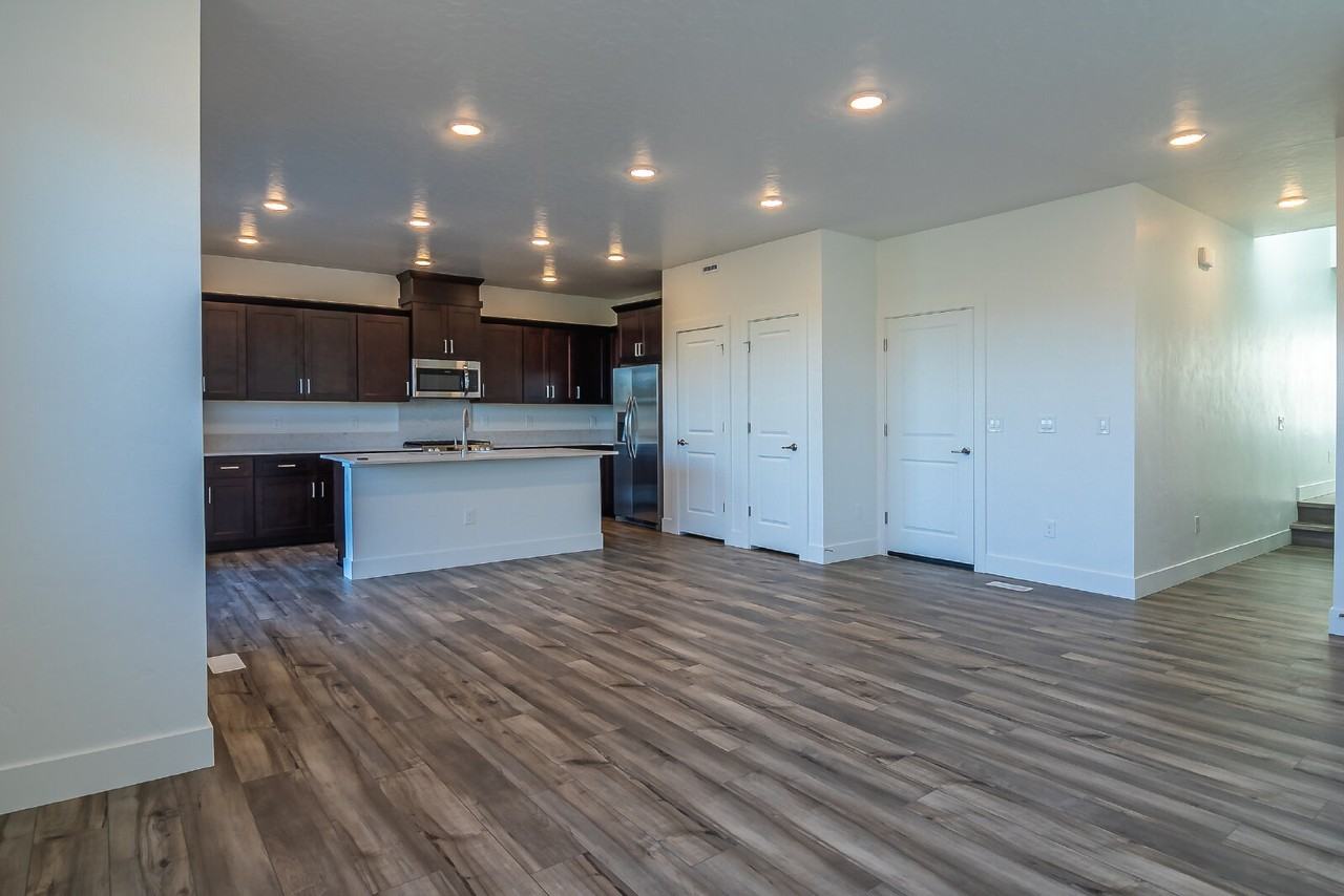 8238 W Fern St - Photo 3 of 36