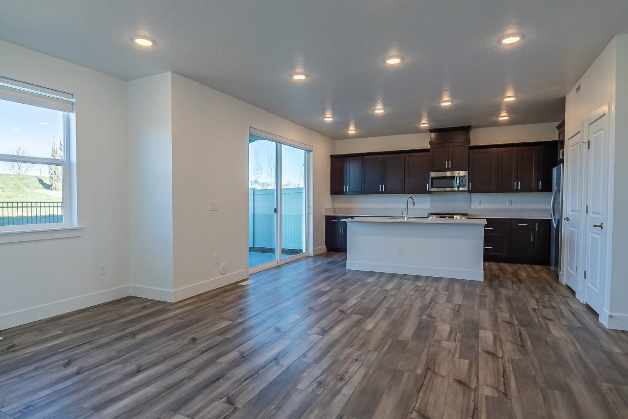 8238 W Fern St - Photo 4 of 36