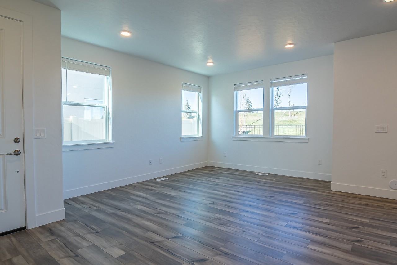 8238 W Fern St - Photo 5 of 36