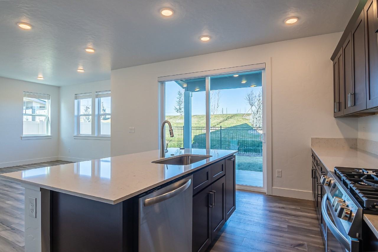 8238 W Fern St - Photo 7 of 36
