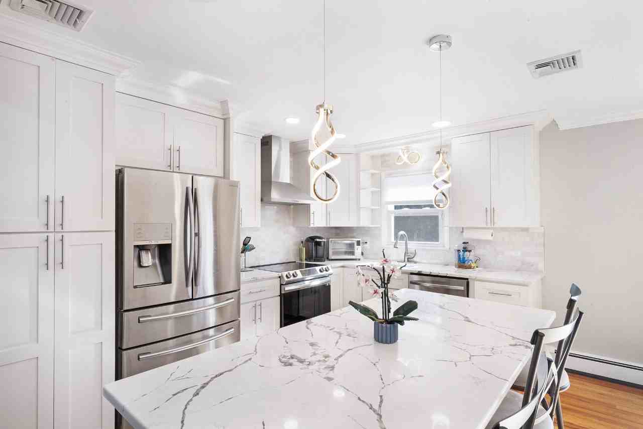 2 S Dacotah Ave - Photo 3 of 24