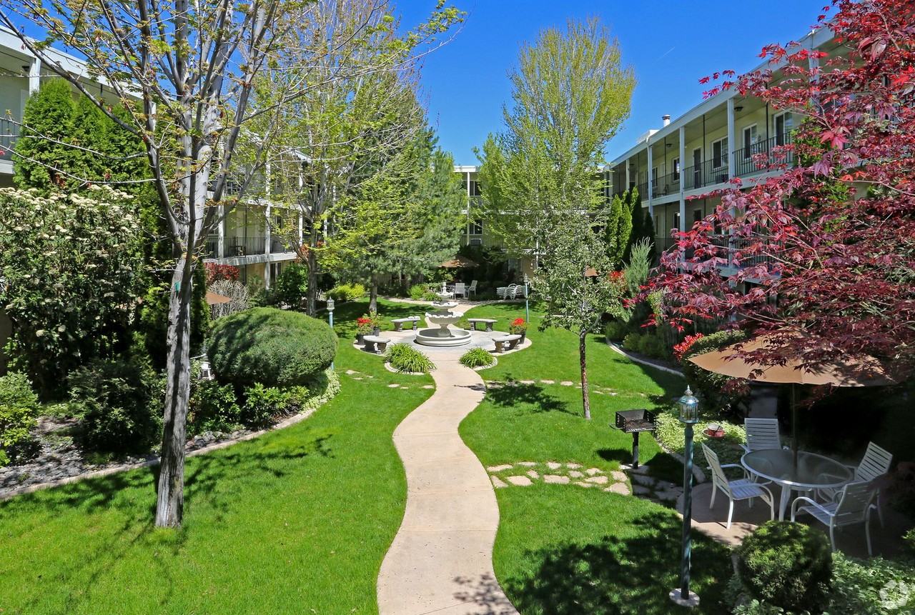 River Arms Apartments - Photo 4 of 7