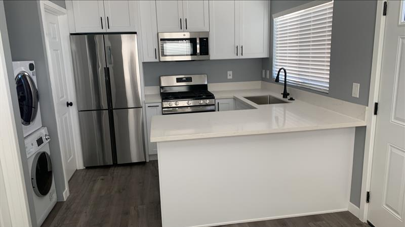 2240 San Francisco Ave #A - Photo 2 of 10