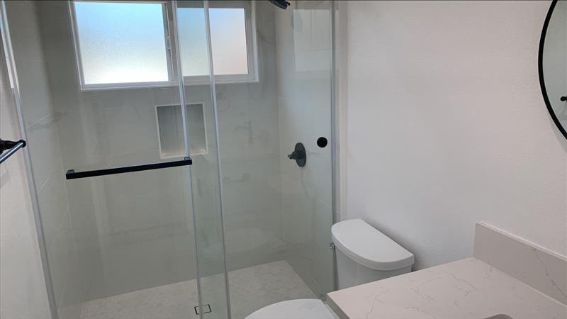 2240 San Francisco Ave #A - Photo 5 of 10