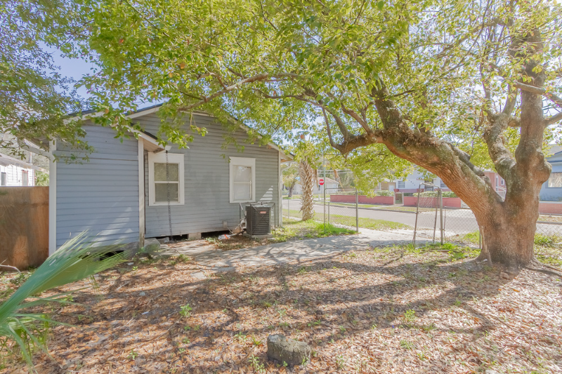 1502 Fairfax St - Photo 3 of 20