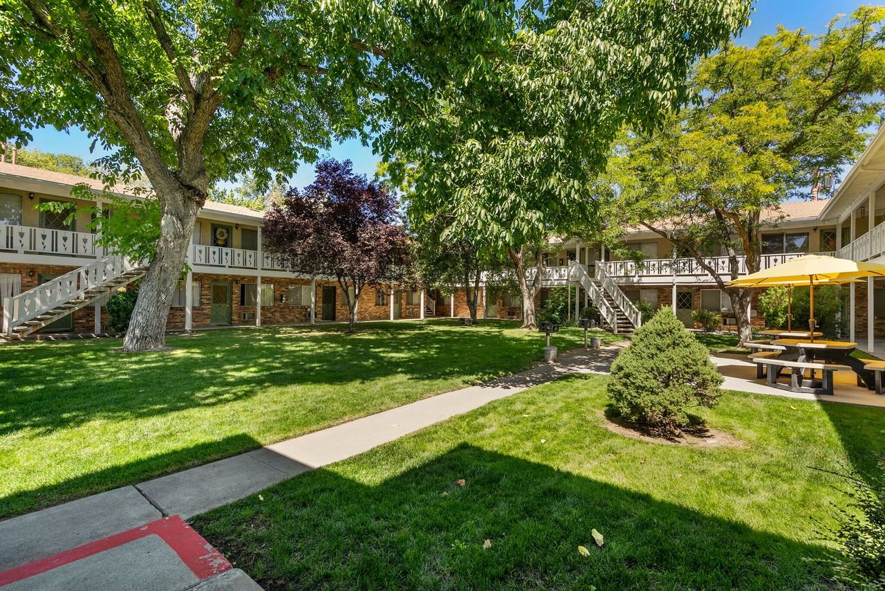 Royal Oak Apartments - Photo 6 of 16