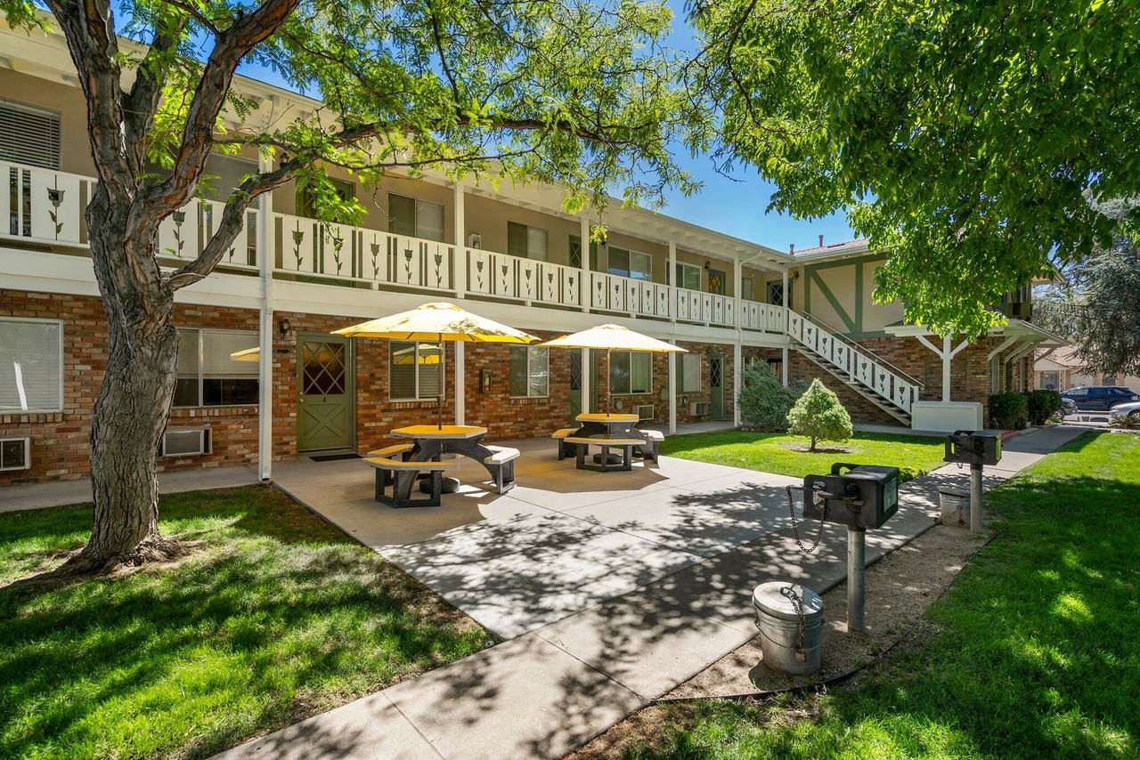 Royal Oak Apartments - Photo 7 of 16