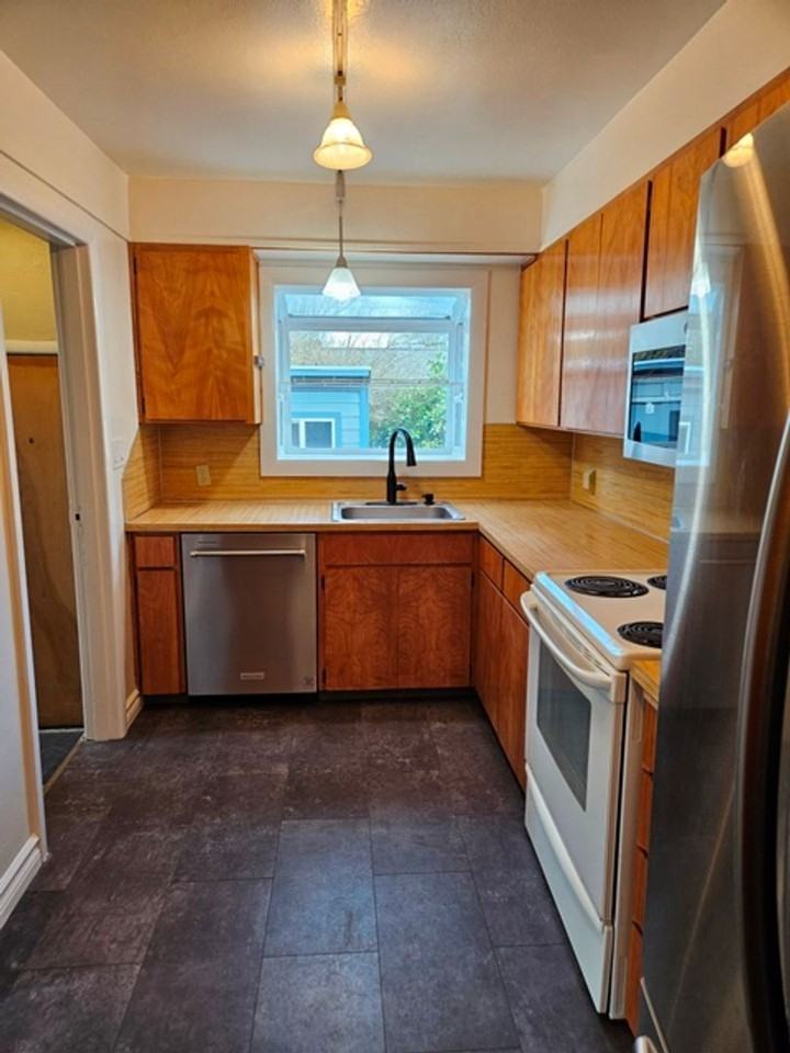 580 18th St Ne - Photo 2 of 29