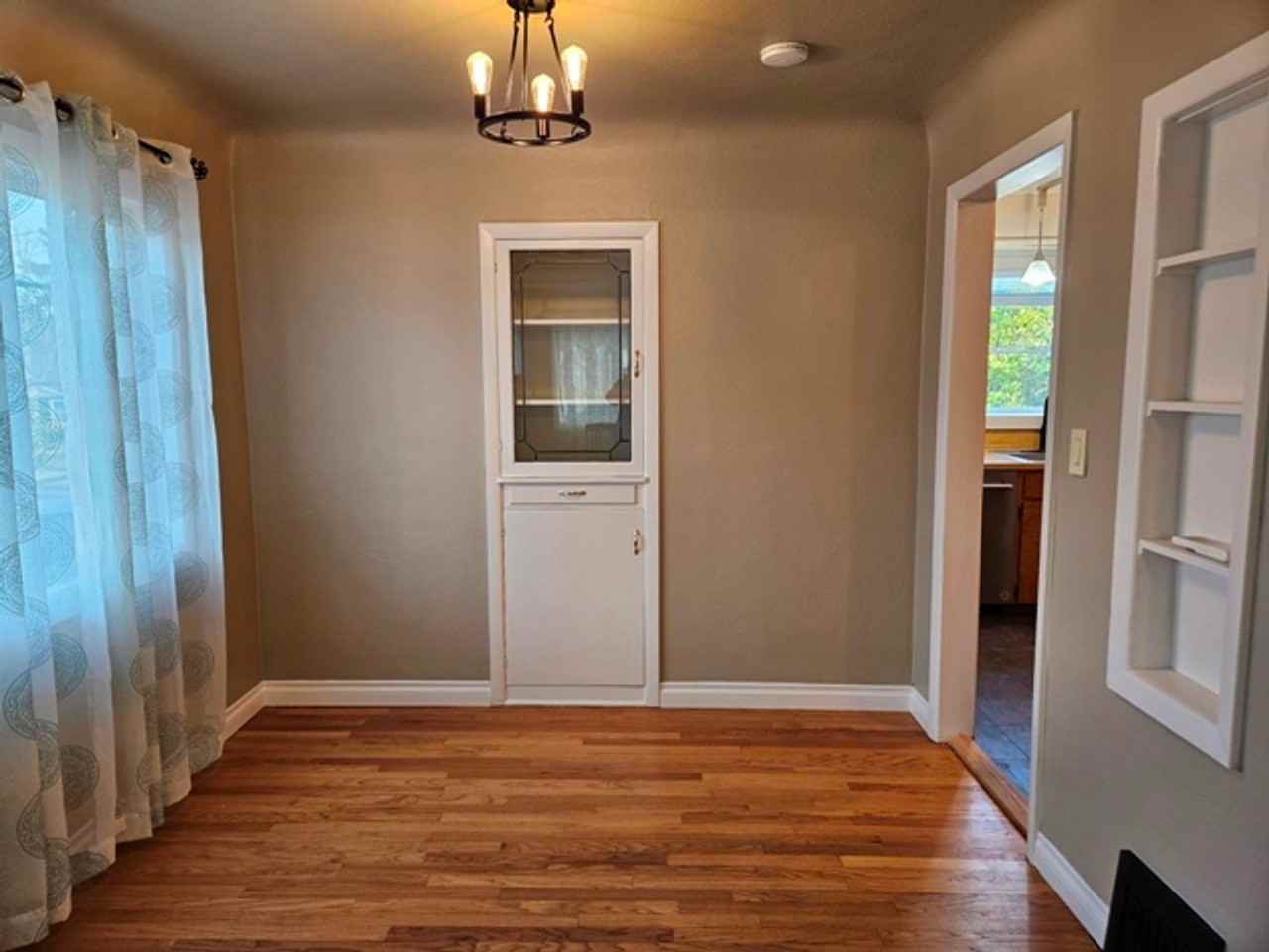 580 18th St Ne - Photo 4 of 29