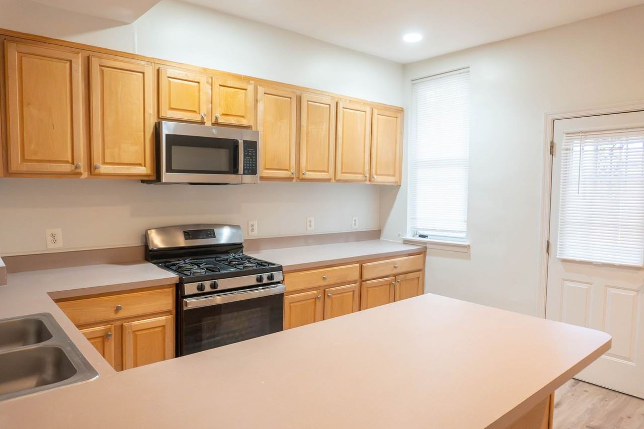 212 12th Pl Ne ##Ne - Photo 7 of 38