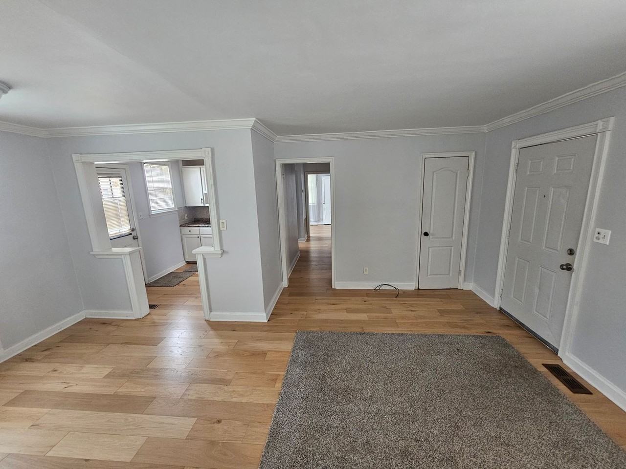 1534 Herrin Ave - Photo 4 of 29