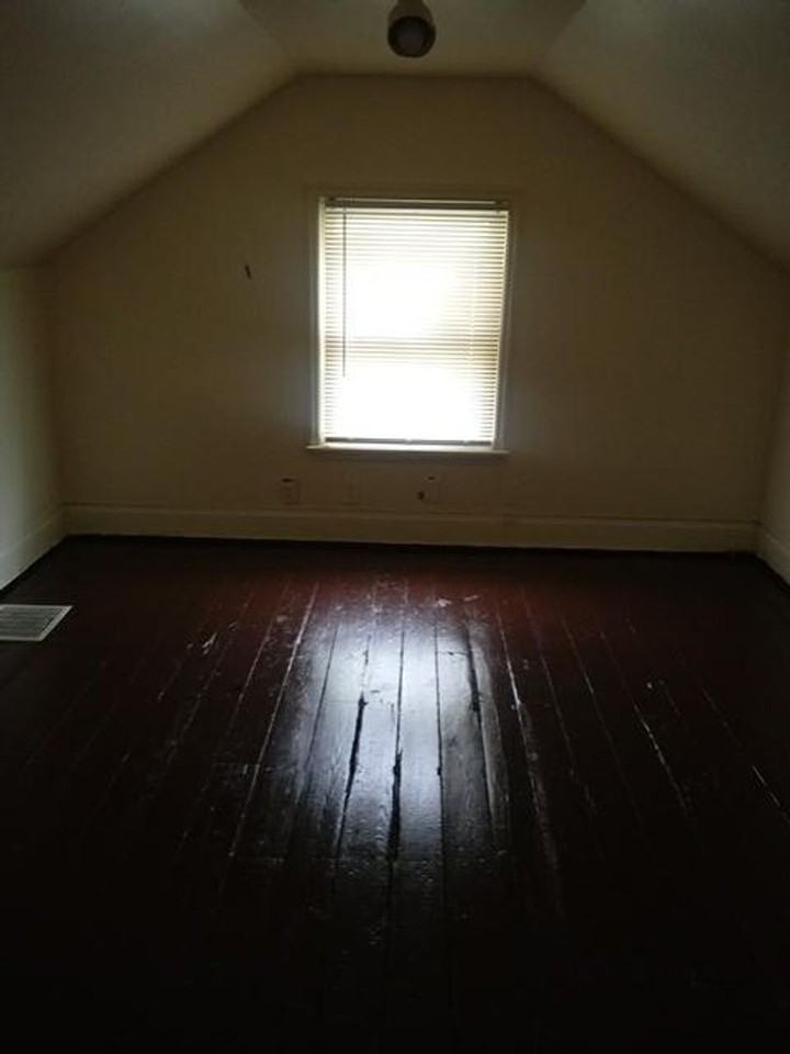 1238 Rosemont Ave - Photo 4 of 10