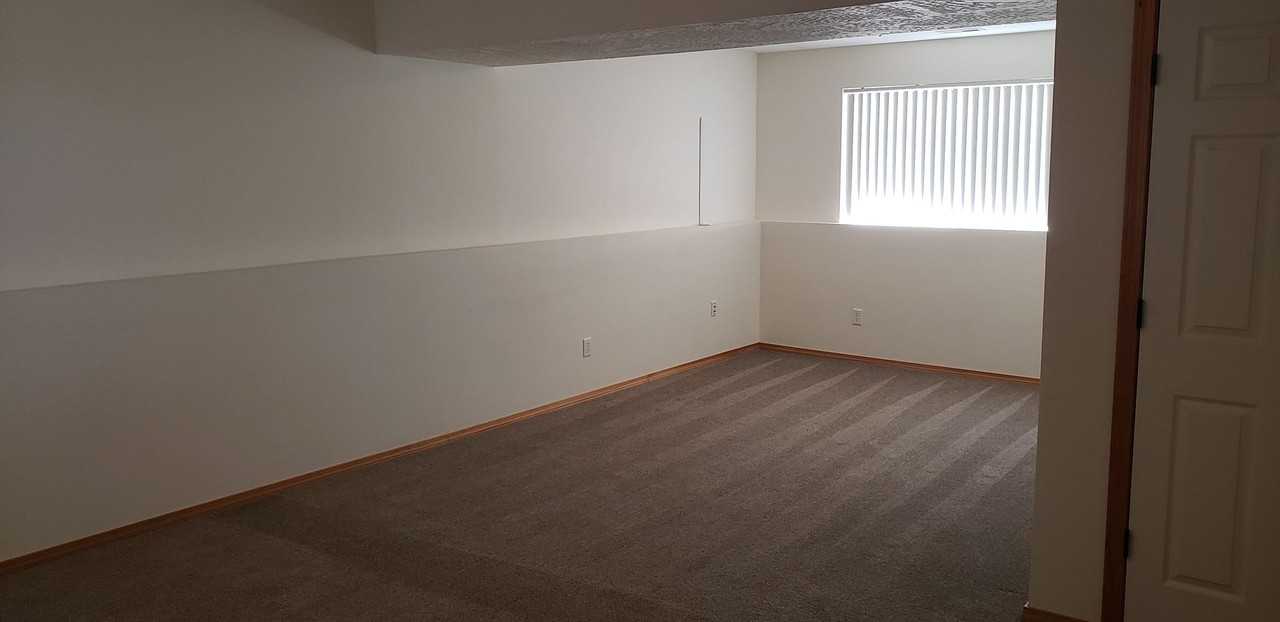 707 E Tara Lee Ave - Photo 2 of 10